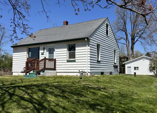 Property at 2008 Eisner Ave, Sheboygan, WI 53083, 4 beds, 1 bath