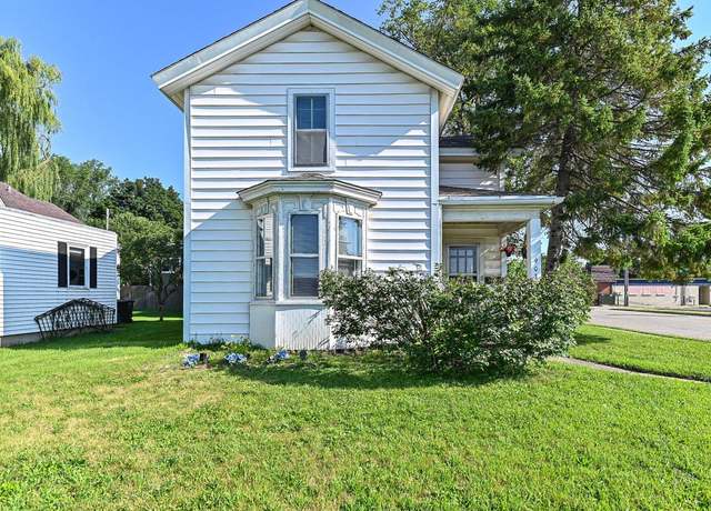 Property at 903 Marshall St, Lake Geneva, WI 53147, 2 beds, 2 baths