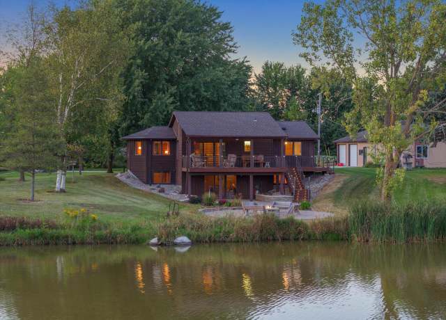 Property at 1150 Logwood Ct, Manitowoc, WI 54220, 4 beds, 2 baths