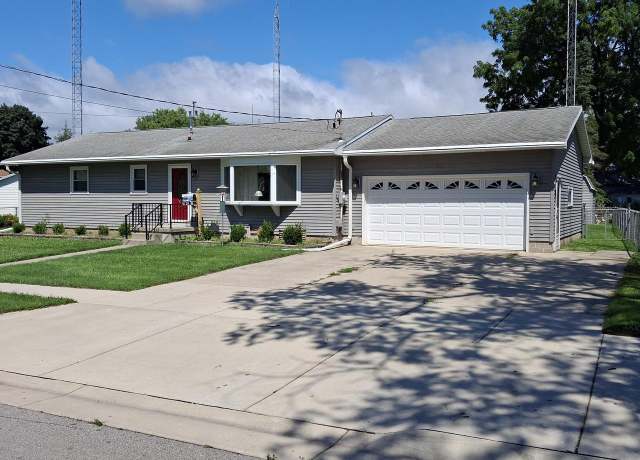 Property at 214 Hart St, Watertown, WI 53094, 3 beds, 2 baths