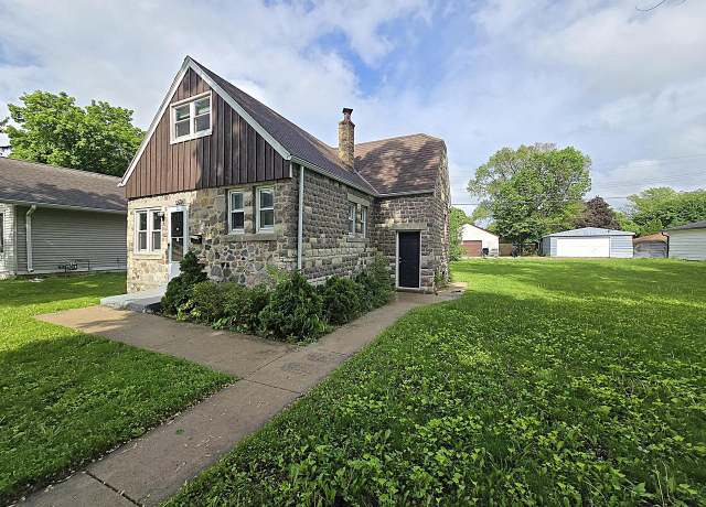 Property at 5870 N 72nd St, Milwaukee, WI 53218, 3 beds, 1 bath