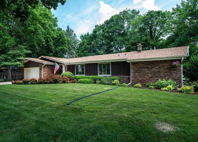 Property at 3805 W Glenwood Dr, Franklin, WI 53132, 3 beds, 2.5 baths
