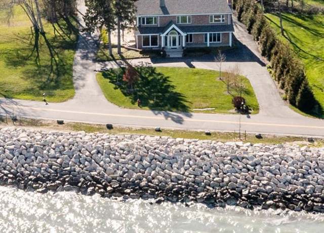 Property at 7515 N Beach Dr, Fox Point, WI 53217, 4 beds, 4.5 baths
