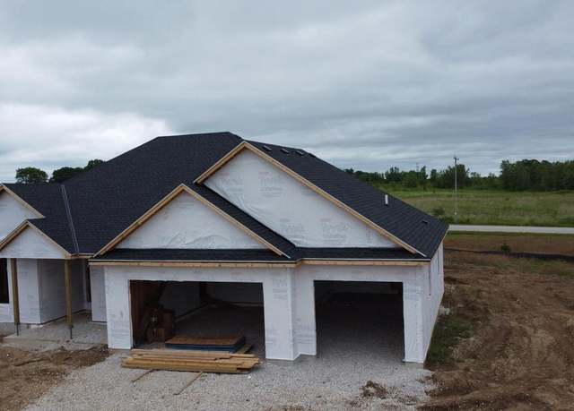 Property at 9800 N Migratory Ct, Mequon, WI 53097, 3 beds, 2.5 baths