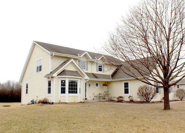 Property at 783 Medina Dr, Mukwonago, WI 53149, 5 beds, 3 baths