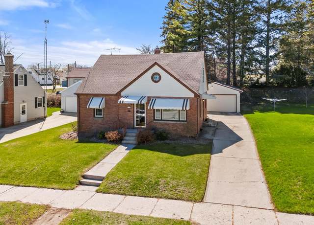Property at 1716 S 9th St, Manitowoc, WI 54220, 4 beds, 2 baths