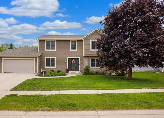 Property at 371 Thurow Dr, Oconomowoc, WI 53066, 4 beds, 3 baths