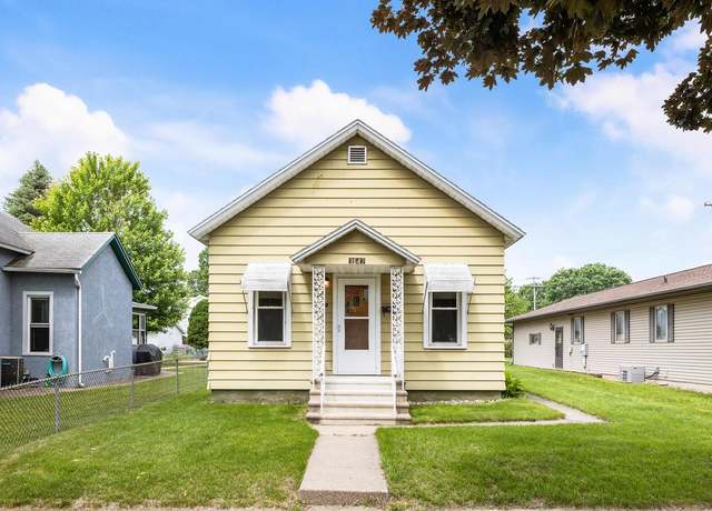 Property at 1647 Loomis St, La Crosse, WI 54603, 2 beds, 1 bath
