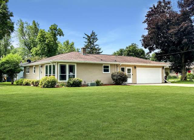 Property at 714 Dutton St, Onalaska, WI 54650, 3 beds, 2 baths