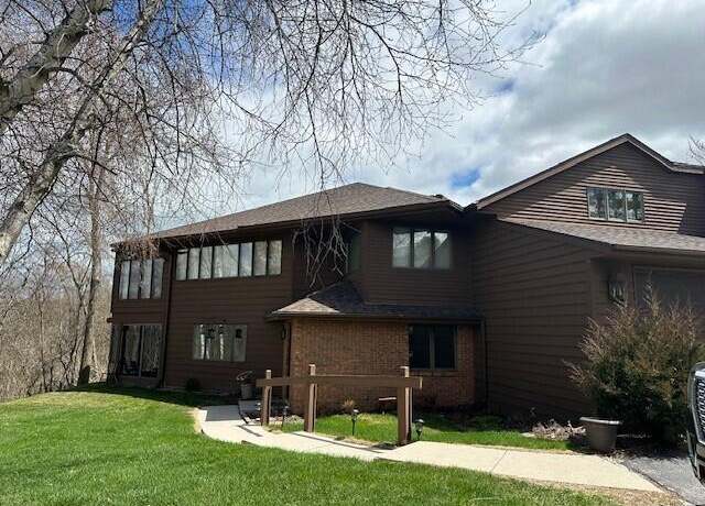 Property at 2839 Windepoint Ct, Sheboygan, WI 53083, 2 beds, 2 baths