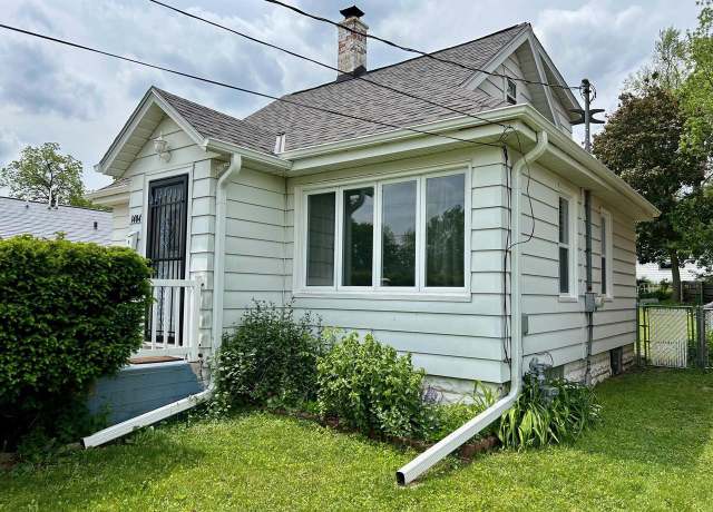 Property at 1404 Pleasant View Ave, Waukesha, WI 53188, 2 beds, 1 bath