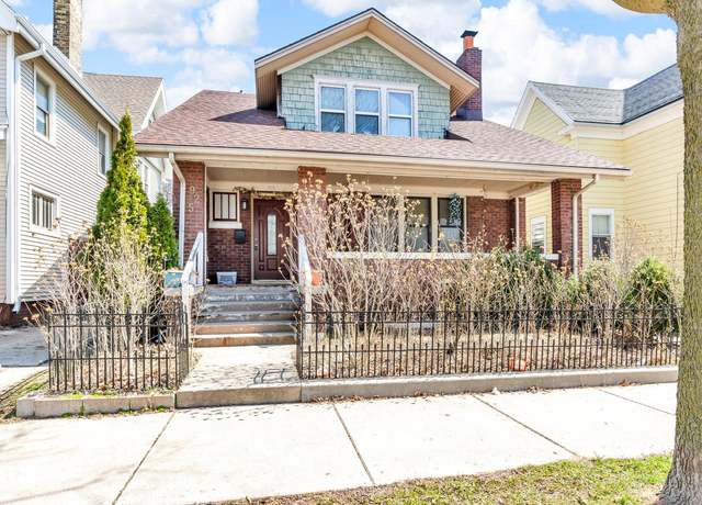 Property at 925 Villa St, Racine, WI 53403, 3 beds, 1.5 baths