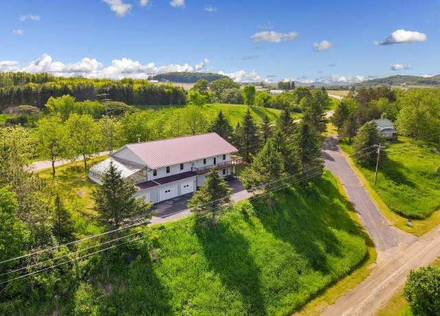 Property at 27751 Nutmeg Rd, Elroy, WI 53929, 5 beds, 3.5 baths