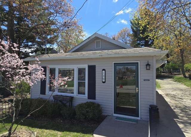 Property at 139 Hickory St, Williams Bay, WI 53191, 1 bed, 1 bath