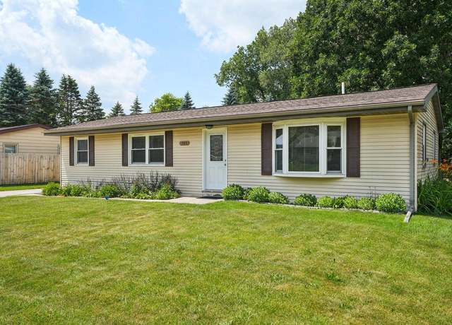 Property at 705 Pleasantwood Dr, Kewaskum, WI 53040, 3 beds, 1.5 baths