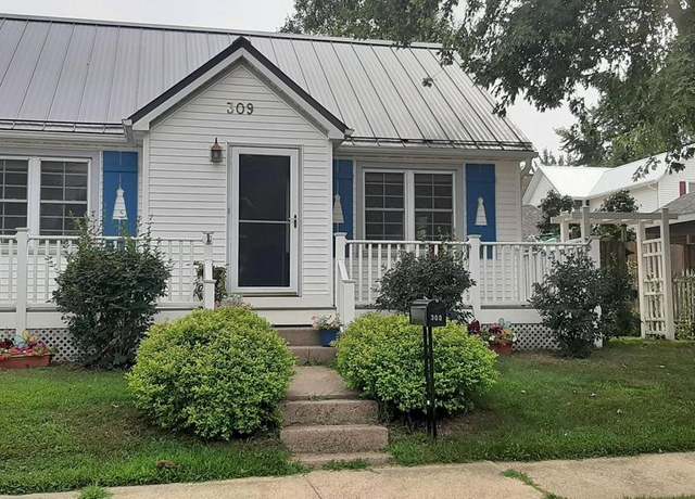 Property at 309 E Monowau St, Tomah, WI 54660, 2 beds, 1.5 baths