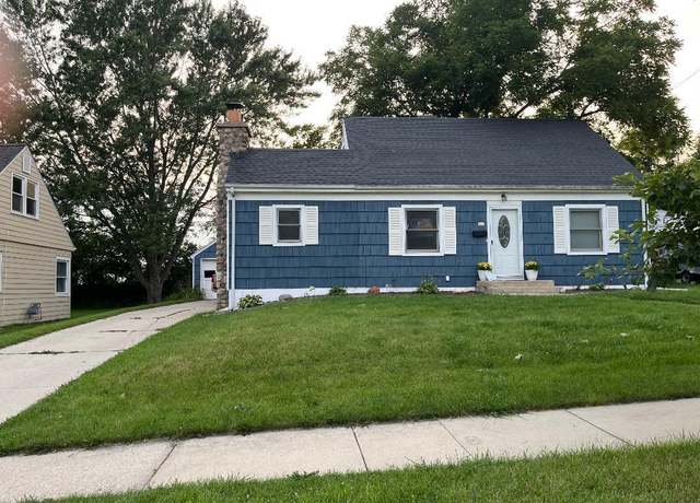 Property at 125 Summit Dr, Port Washington, WI 53074, 3 beds, 1 bath