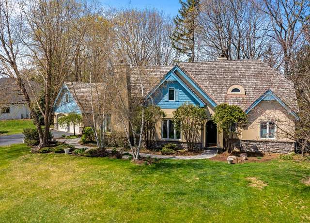 Property at 130 Monastery Hill Dr, Oconomowoc, WI 53066, 4 beds, 4.5 baths