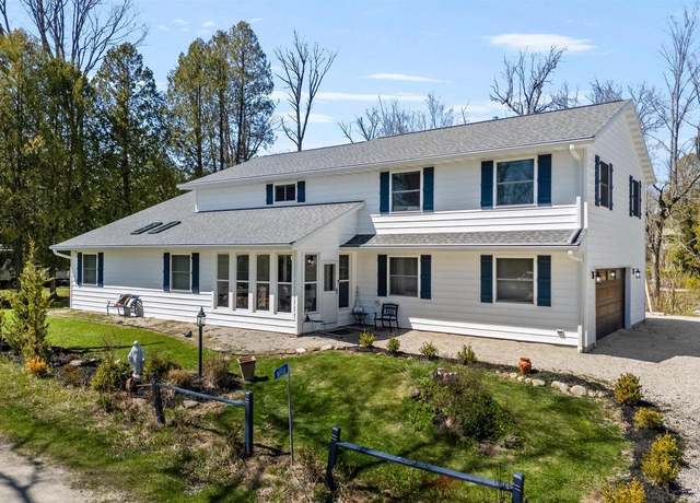 Property at W1518 Draayers Ct, Oostburg, WI 53070, 5 beds, 2 baths