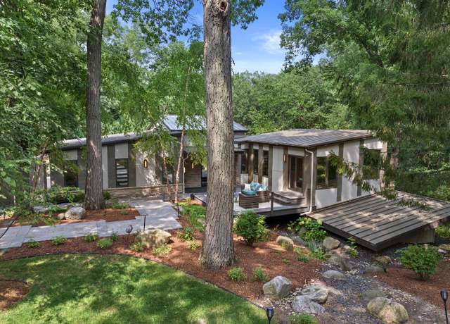 Property at 1913 Hillside Ct, Delafield, WI 53018, 4 beds, 3.5 baths