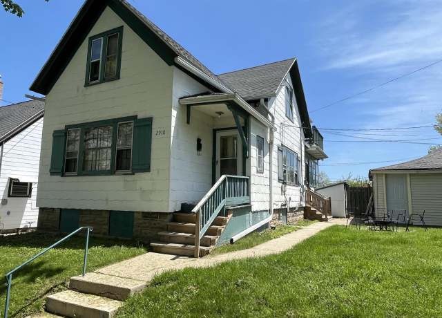Property at 2910 S Ellen St, Milwaukee, WI 53207, 3 beds, 2 baths