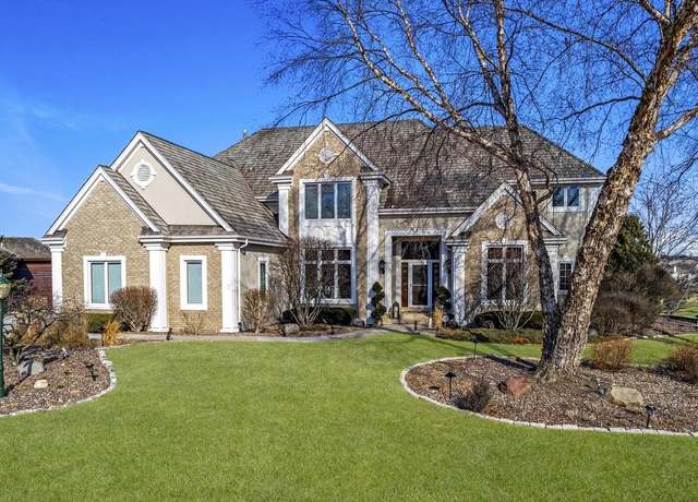 Property at 1800 E Juniper Way, Hartland, WI 53029, 5 beds, 6.5 baths
