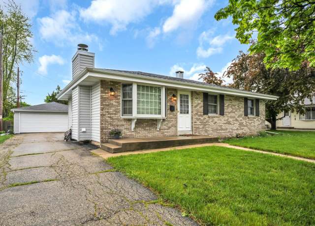 Property at 2617 28th St, Kenosha, WI 53140, 4 beds, 2 baths