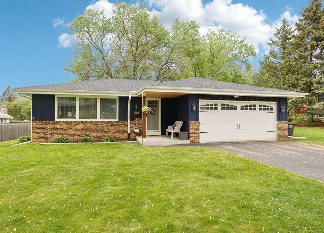 Property at 812 Dante Dr, Oconomowoc, WI 53066, 3 beds, 1.5 baths