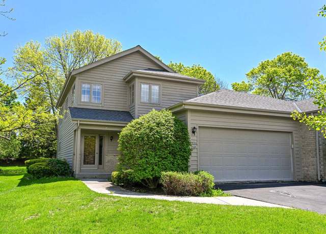 Property at 10702 N De La Warr Cir, Mequon, WI 53092, 2 beds, 2.5 baths