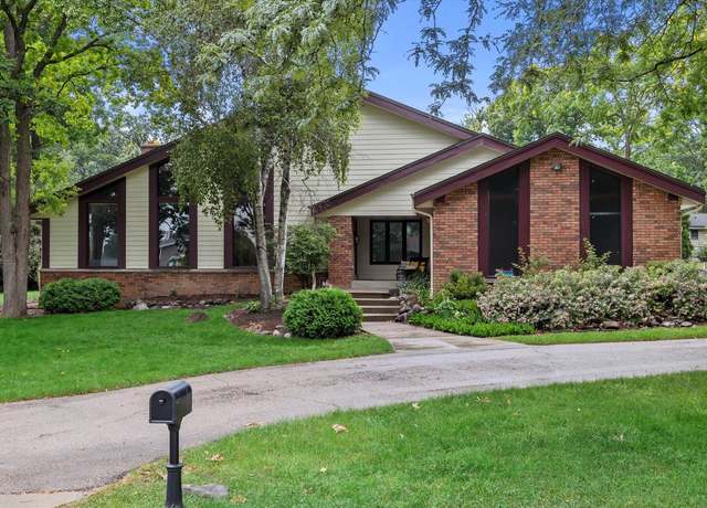 Property at 4047 S Shady Lane Ct, Greenfield, WI 53228, 4 beds, 2 baths