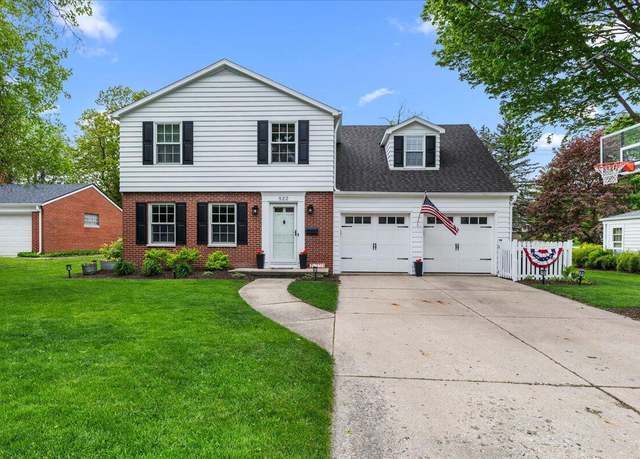 Property at 822 Highlandview Dr, West Bend, WI 53095, 4 beds, 2.5 baths