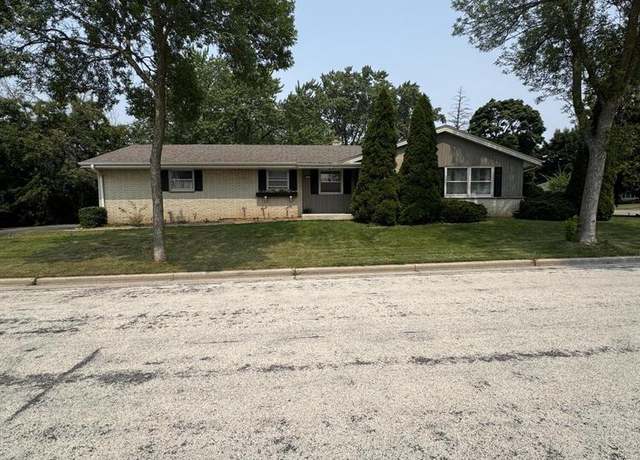 Property at 9404 W Hope Ave, Wauwatosa, WI 53222, 3 beds, 1.5 baths