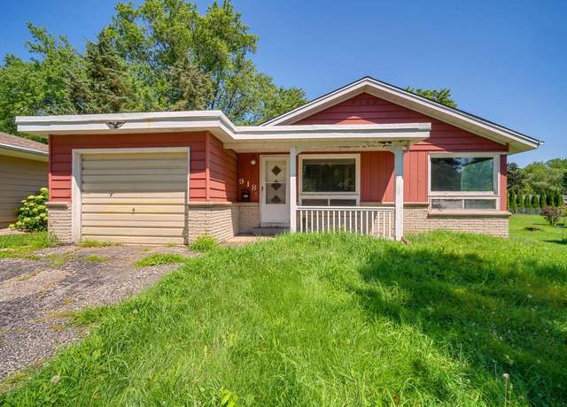 Property at 918 W Moreland Blvd, Waukesha, WI 53188, 3 beds, 1 bath