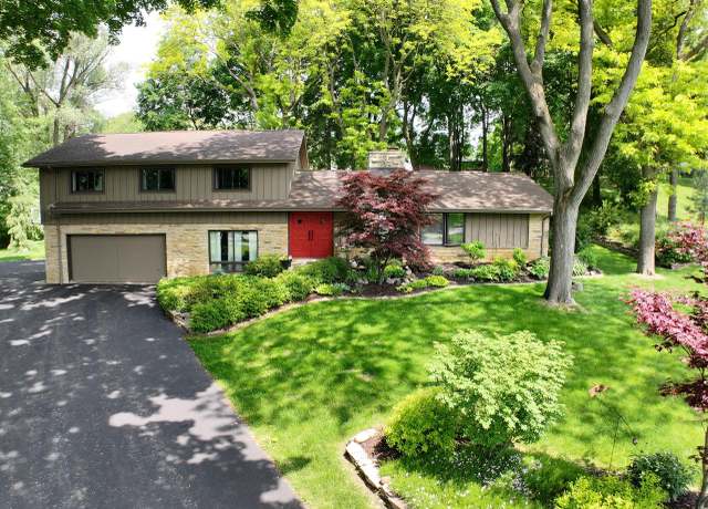 Property at 1335 Pineview Ct, Brookfield, WI 53045, 4 beds, 2.5 baths
