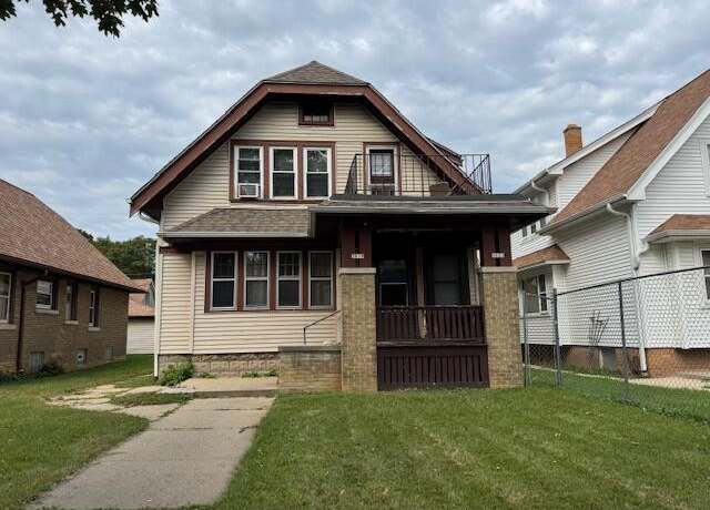 Property at 3019 N 52nd St #3021, Milwaukee, WI 53210, 4 beds, 2 baths