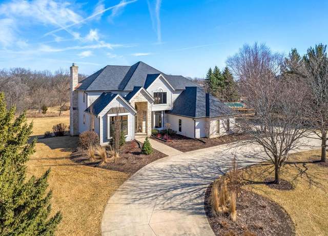 Property at W289N3322 Lost Creek Ct, Pewaukee, WI 53072, 5 beds, 4.5 baths