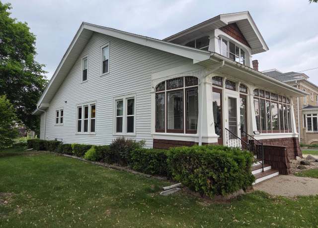 Property at 2073 Beulah Ave, East Troy, WI 53120, 3 beds, 2 baths
