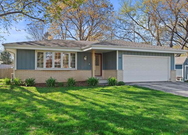 Property at 460 Hill N Dale Cir, Hartland, WI 53029, 3 beds, 2 baths