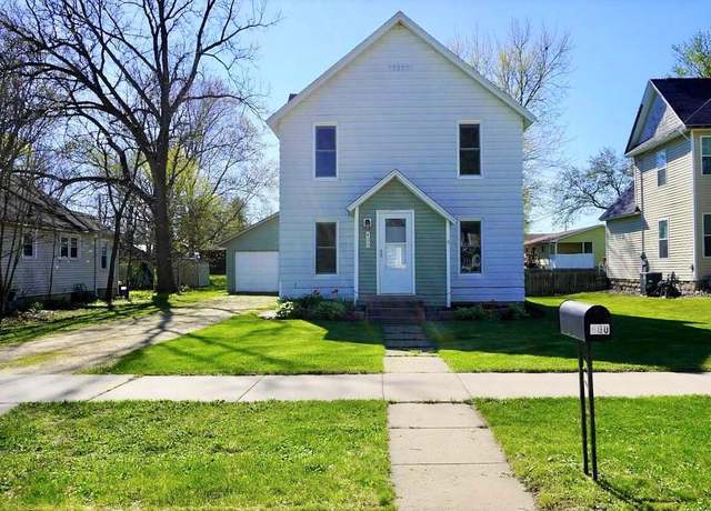 Property at 400 Merrill St, Sparta, WI 54656, 3 beds, 1.5 baths