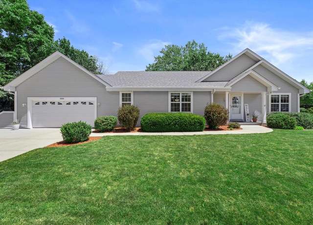 Property at 10724 S Christina Ct, Oak Creek, WI 53154, 3 beds, 2 baths