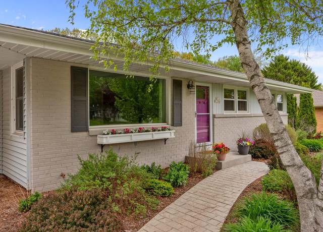 Property at N51W15940 Fair Oak Pkwy, Menomonee Falls, WI 53051, 4 beds, 2 baths