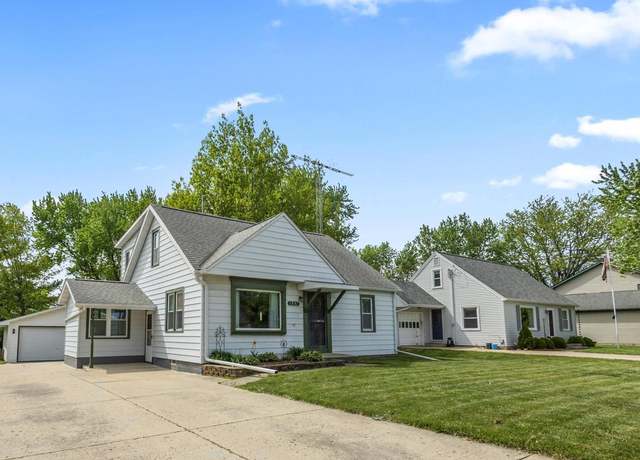 Property at 1941 Beulah Ave, East Troy, WI 53120, 4 beds, 2 baths