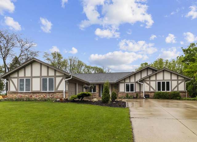 Property at 1125 Kinross Ct, West Bend, WI 53095, 4 beds, 3.5 baths