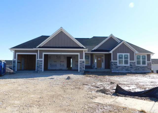 Property at 716 Hummingbird Ct, Grafton, WI 53024, 3 beds, 2.5 baths