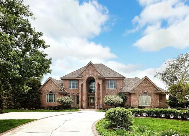 Property at 3455 Horseshoe Bend Ct, Brookfield, WI 53045, 5 beds, 4.5 baths