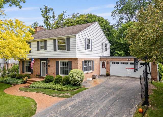 Property at 810 Kurtis Dr, Elm Grove, WI 53122, 4 beds, 2.5 baths