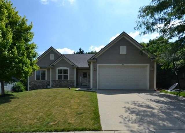 Property at 431 Thurow Dr, Oconomowoc, WI 53066, 3 beds, 2 baths