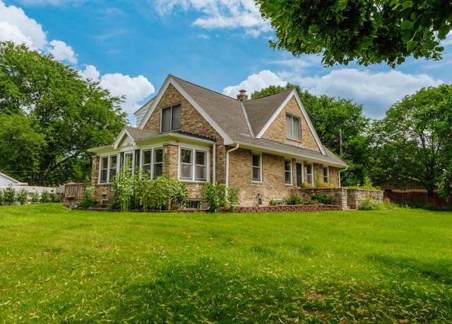 Property at 4062 N 99th St, Wauwatosa, WI 53222, 4 beds, 2 baths
