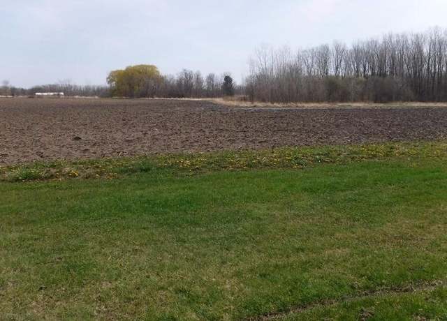 Property at 10701 Burlington Rd, Kenosha, WI 53144, 3 beds, 1 bath