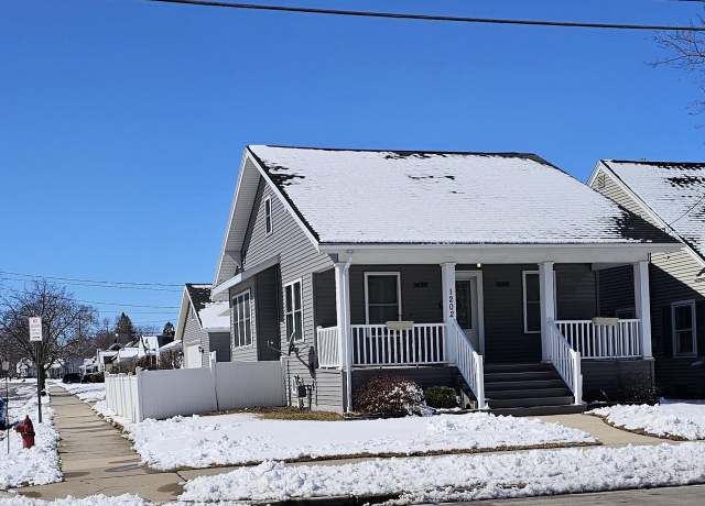 Property at 1202 N 18th St, Manitowoc, WI 54220, 3 beds, 2 baths